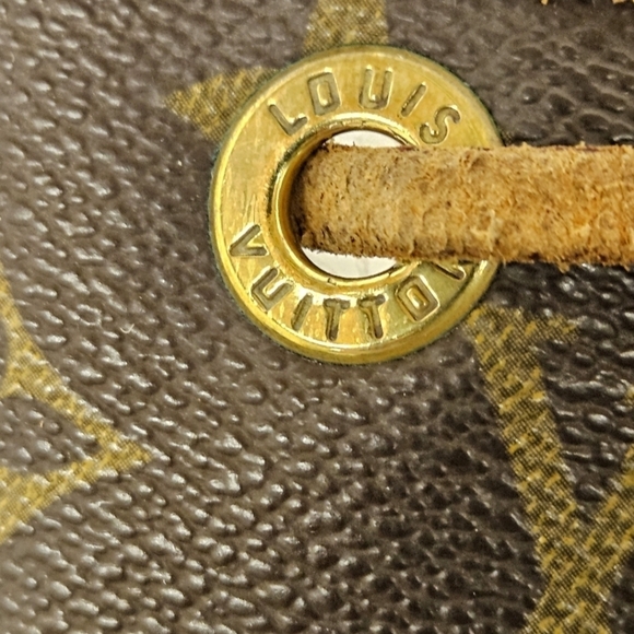 Louis Vuitton Noe Bucket Bag in Monogram Canvas and Leather - Picture 7 of 15